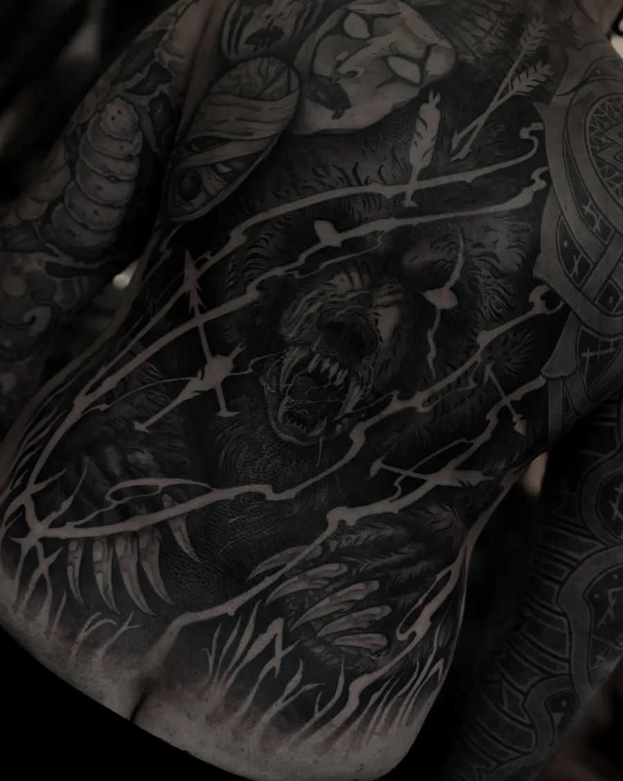Blackwork Bear – Yves
